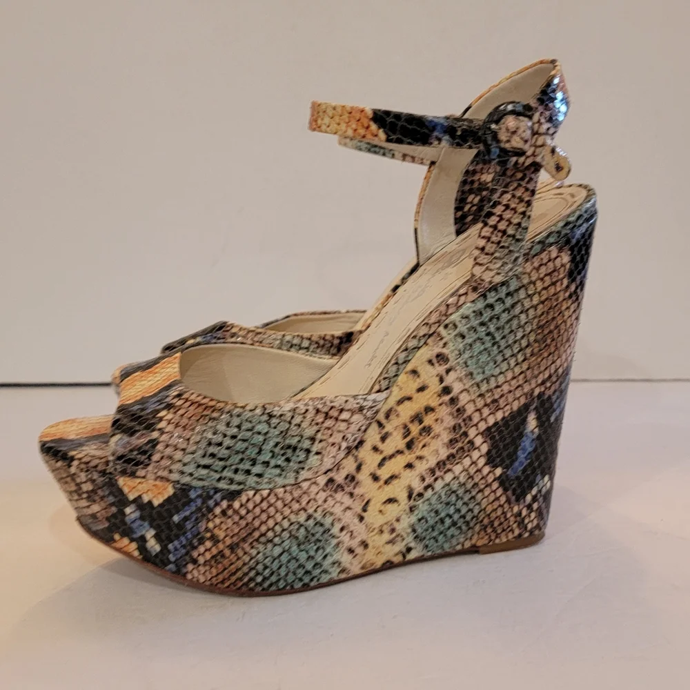 Alice and Olivia heel wedge snakeskin colorful Size 39.5 - Picture 7 of 8